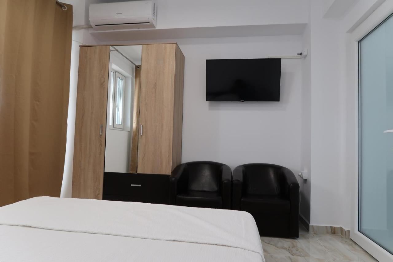 Home Space Two Navodari Bagian luar foto